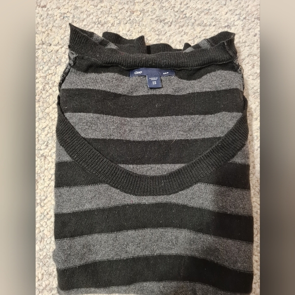 GAP Women’s Crew Neck Striped Sweater - Picture 2 of 3